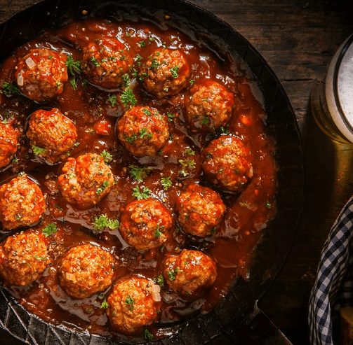 Κεφτέδες με κόκκινη σάλτσα στην κατσαρόλα: